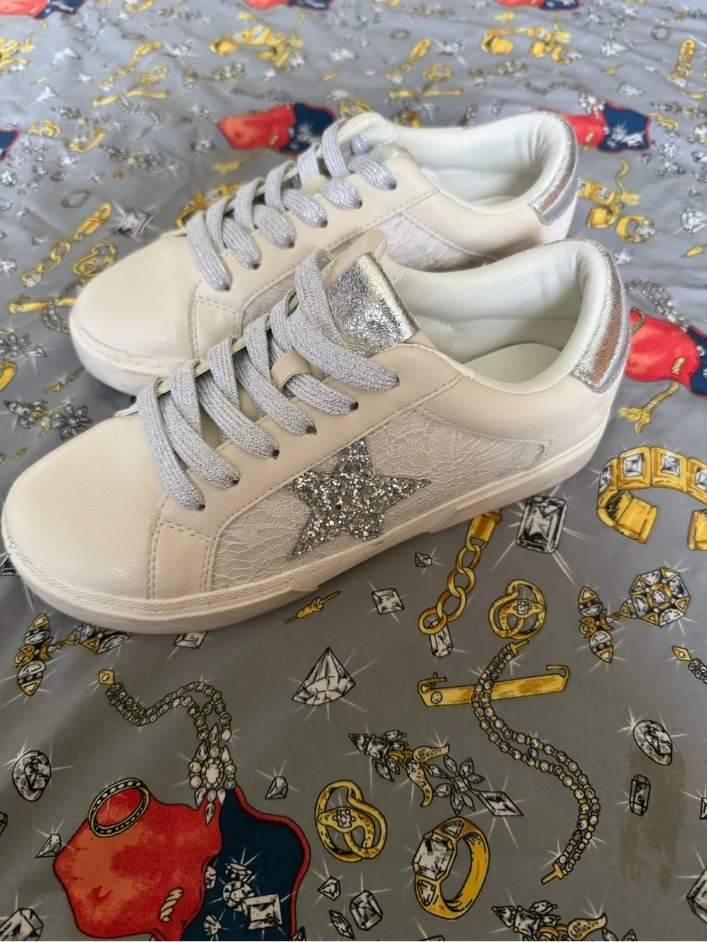 Target Art Class star sneakers size 4 big girl ladies 6